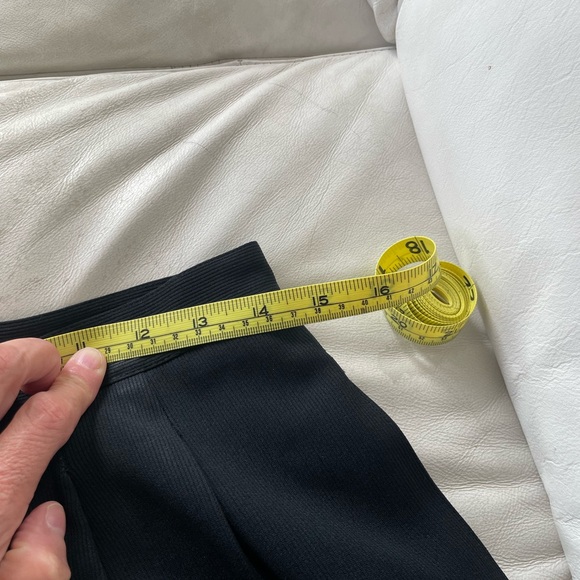 Kasper black pleated/ cuffed pant suit, zip up jacket size 8P - Picture 7 of 9